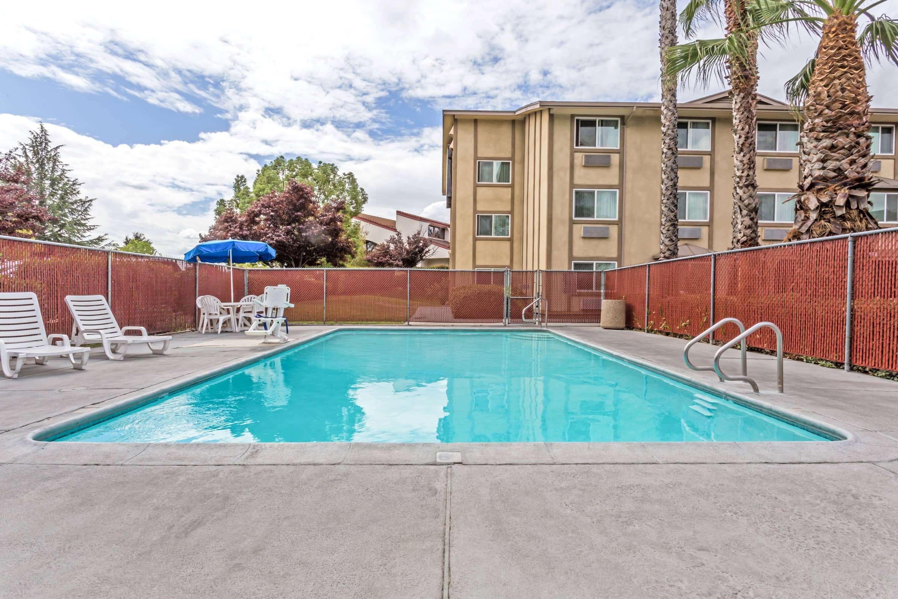 Super 8 By Wyndham Sacramento Hotel Carmichael Eksteriør billede