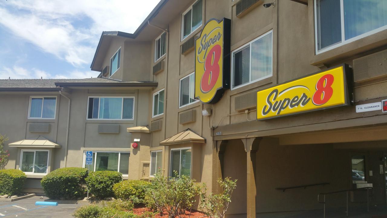 Super 8 By Wyndham Sacramento Hotel Carmichael Eksteriør billede