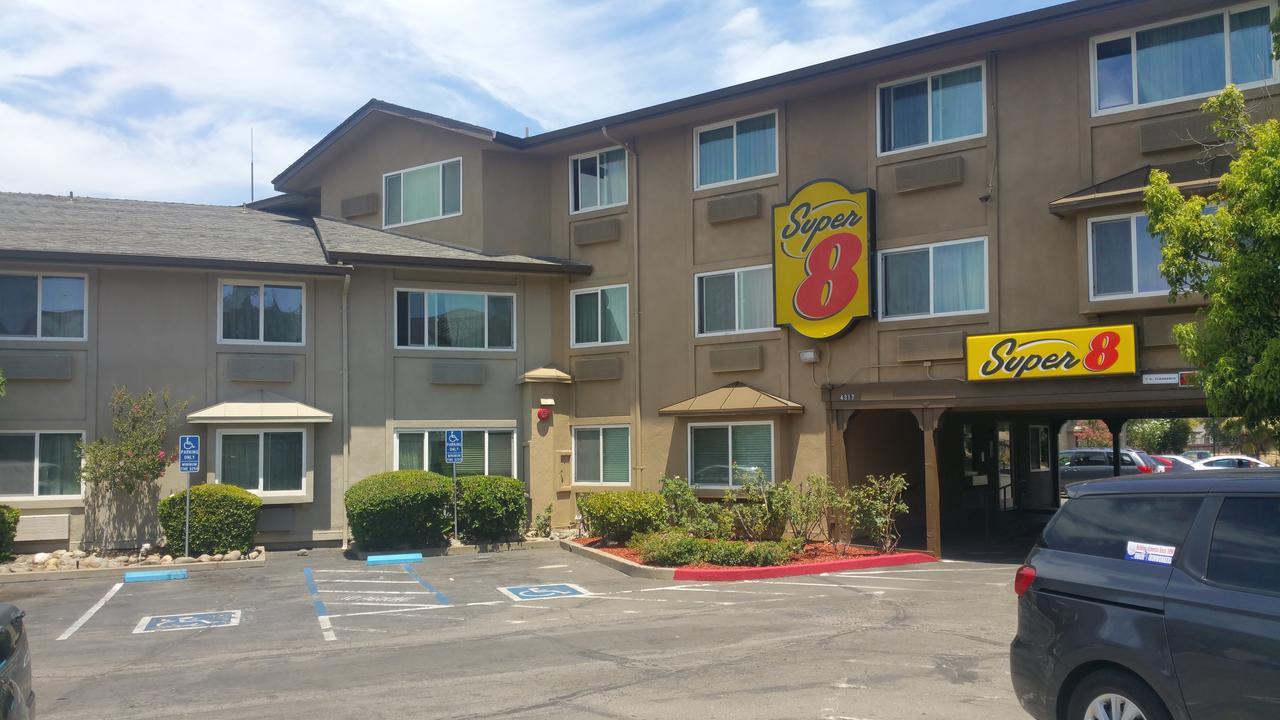 Super 8 By Wyndham Sacramento Hotel Carmichael Eksteriør billede