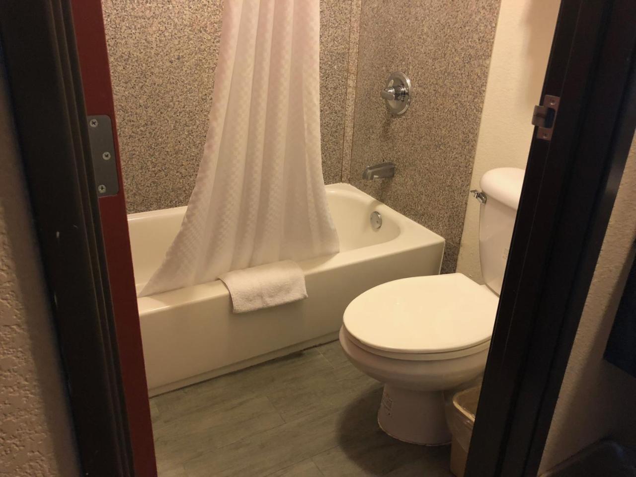 Super 8 By Wyndham Sacramento Hotel Carmichael Eksteriør billede